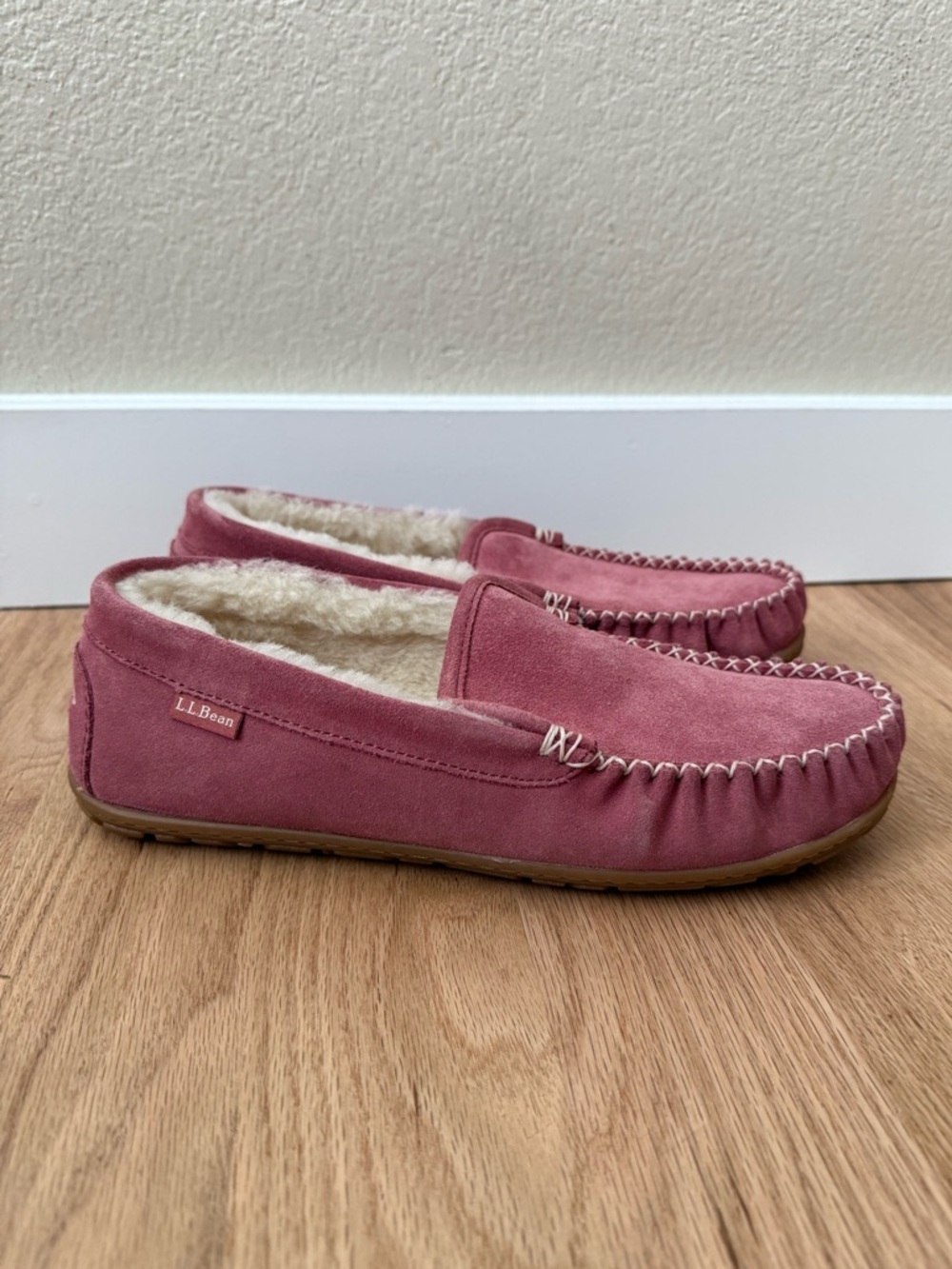 LIKE NEW L.L. Bean Suede Wicked Good Moccasin Shoes Shearling Pink Women’s 11
